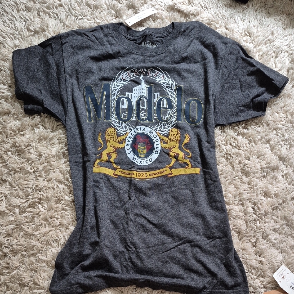 Modelo Tee